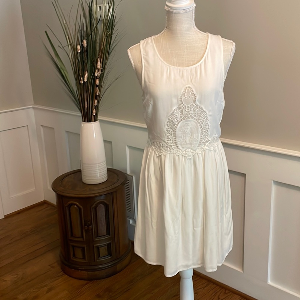 Gorgeous off white dress with front lace detail